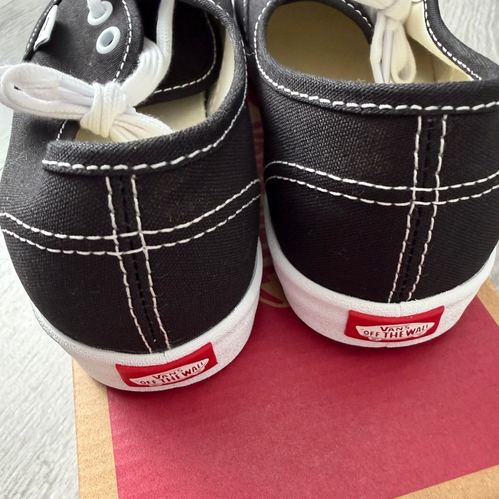 Vans Authentic Lowpro Women’s Shoes New in Box Black, Size 6 - Picture 8 of 10